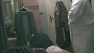 Tanka drkalica u vrućim stvarima Layla Sin porno slika ugodi svojoj mokroj mački u sobi